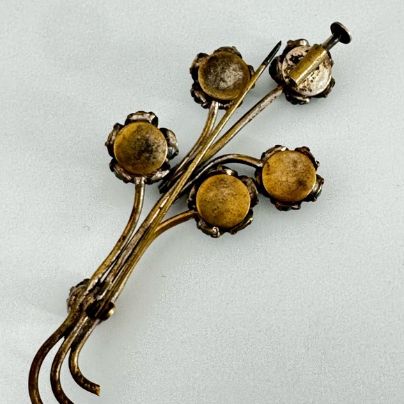 Antique pre-WWII Czech Brooch Sparkly Green Emerald Crystal Brass trombone clasp - Picture 5 of 17